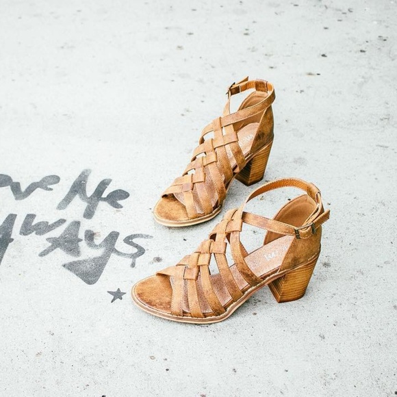 Mi.iM | 'Noelle' Strappy Heels. - Picture 3 of 6